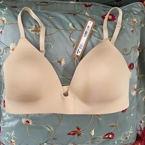 NWT T-Shirt Demi Bra. 34C. Sand.